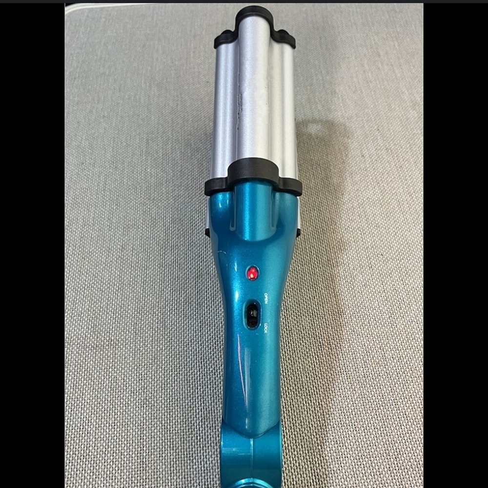 Waver - Picture 3 of 4